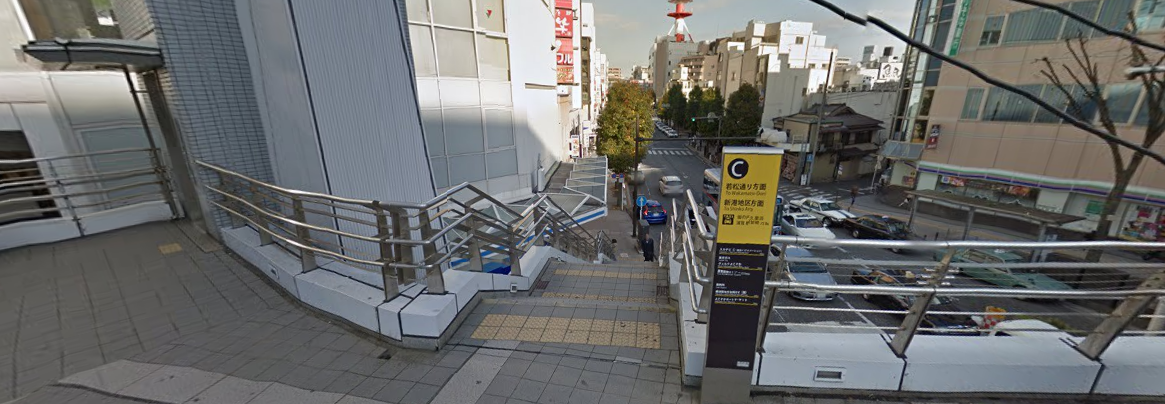 横須賀駅広場階段